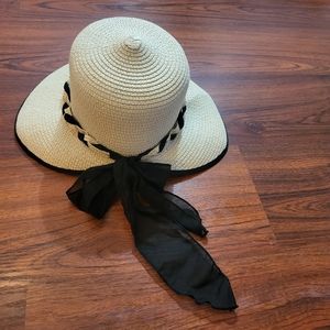 Moda Manhattan Straw hat with black scarf bow and braid accent